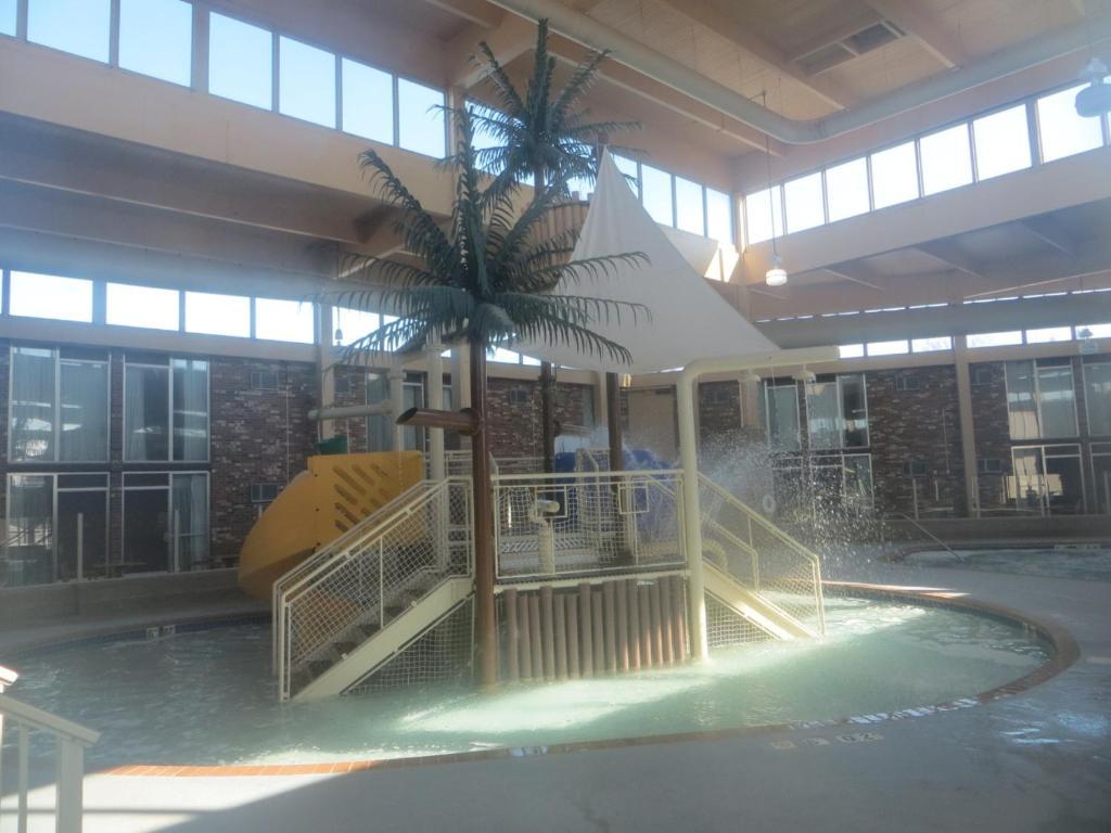 Howard Johnson Grand Forks Esterno foto